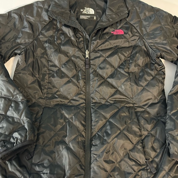 The North Face Quilted Thermoball Women's Jacket in Black - Picture 1 of 5